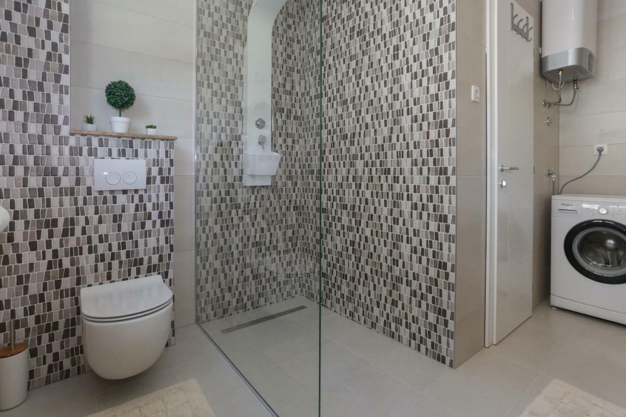 Life - New And Luxury Holiday House Kaštela 외부 사진